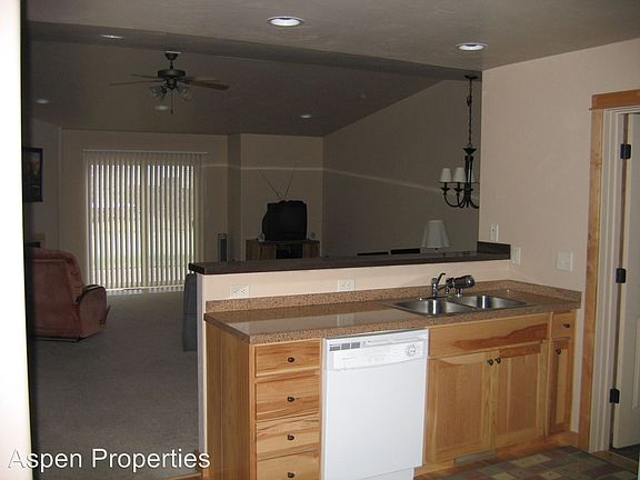 3rd image of 88 Droulliard Ave