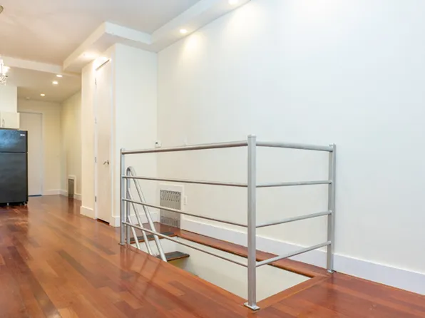 757 Hart Street image 6 of 13