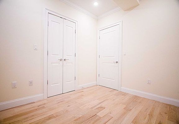 4th image of 1075 Greene Ave #222