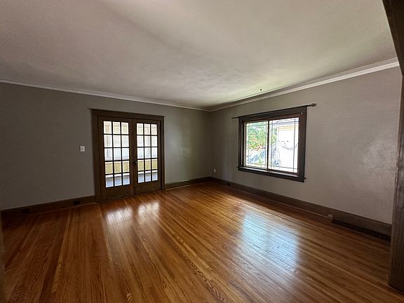 4th image of 124 N London Ave