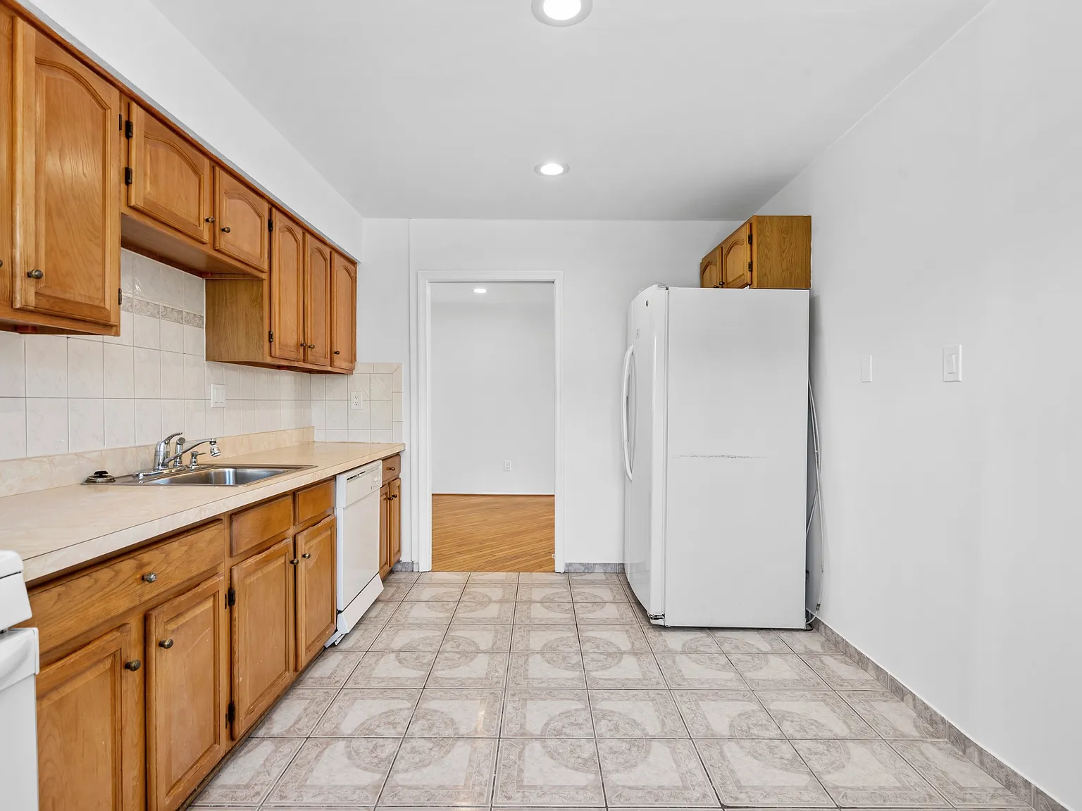 4 bed, 2000 sqft, $2,800 — Photo 4
