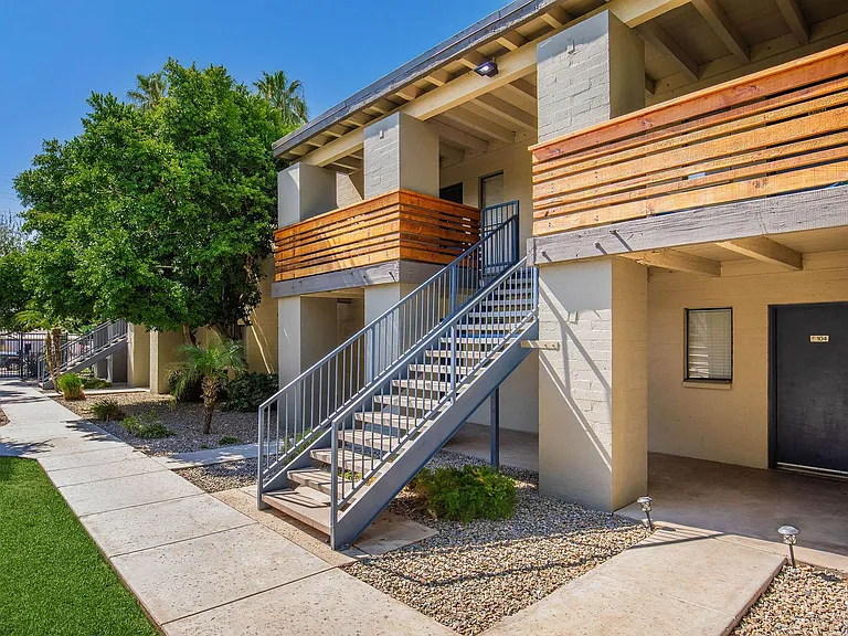 Palm Desert Apartments — Photo 12