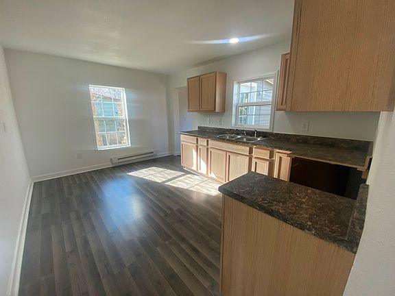 5th image of 411 Allie St