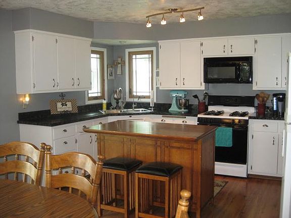 2nd image of 127 Clary St