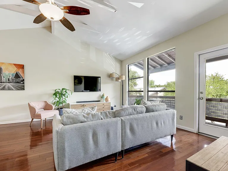 1100 Azie Morton Rd #1102 — Photo 4
