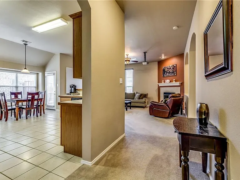 5913 Dustin Trl — Photo 4
