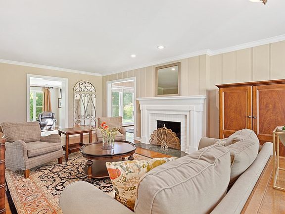 3rd image of 101 Menzies Ln