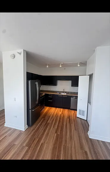 923 W Weed St #305 — Photo 3