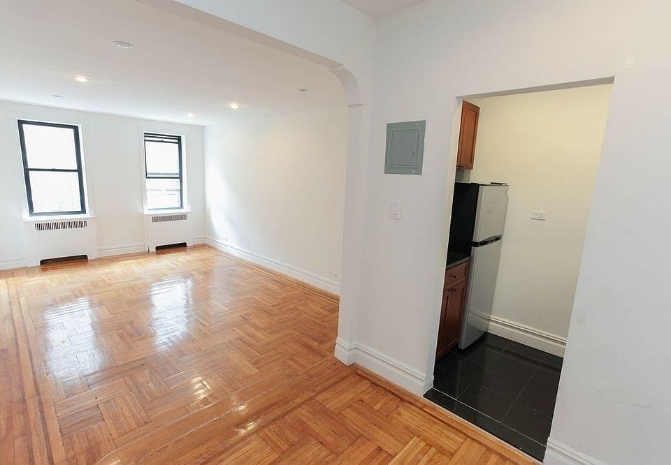 1st image of 315 W 21st St APT 1F