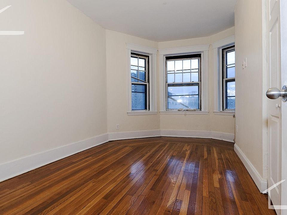 2nd image of 1872 Commonwealth Ave #Jc14