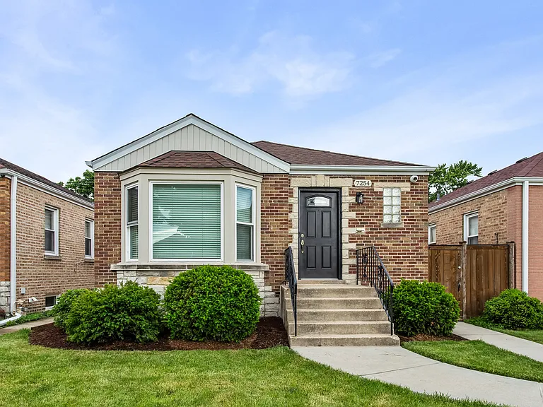 7254 N Osceola Ave — Photo 1