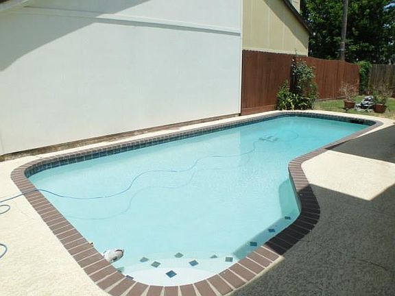 3rd image of 7615 Alcomita Dr
