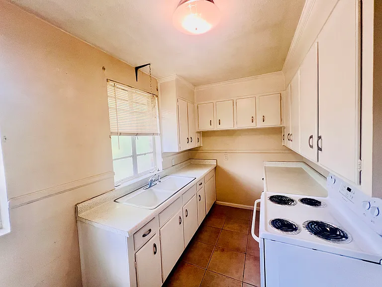 3801 Habersham St — Photo 3