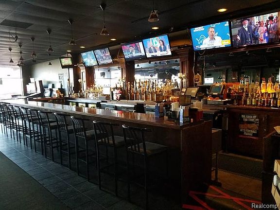 4th image of 325 W Walton Blvd