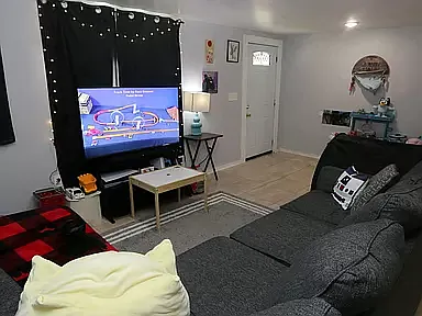 3 bed, 990 sqft, $1,400 — Photo 3