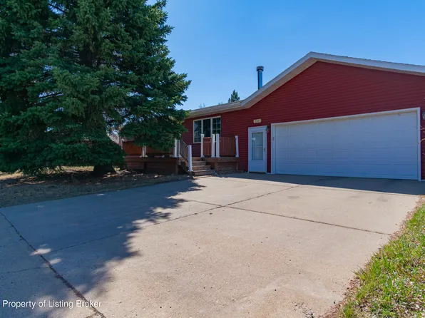 339 Suncrest Ave, Dickinson, ND 58601