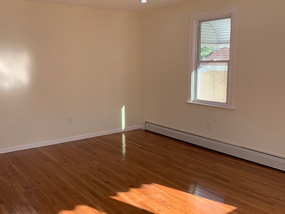 5th image of 10943 172nd St #140