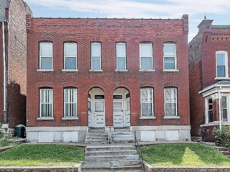 1st image of 2122 Chippewa St