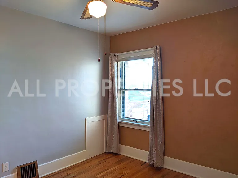 557 S Race St — Photo 22
