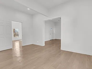 3rd image of 622 S Grand Ave