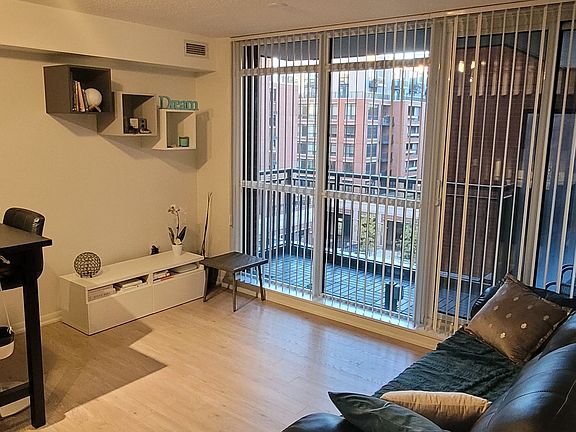 4th image of 830 Lawrence Ave W #529