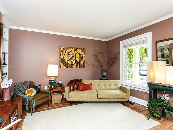 5th image of 309 Oak St