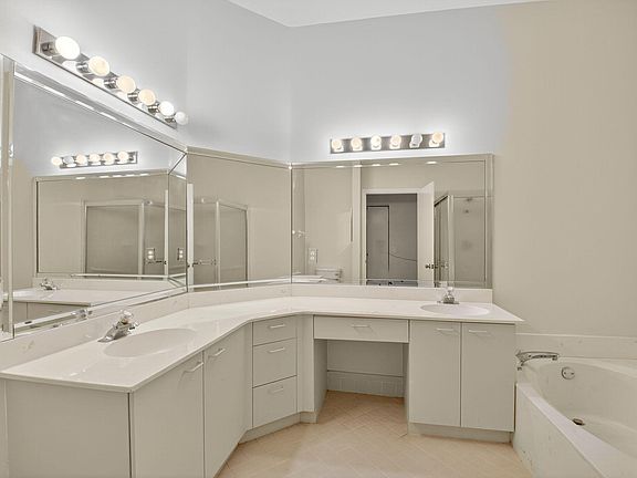 4th image of 5136 Floria Dr #5136N