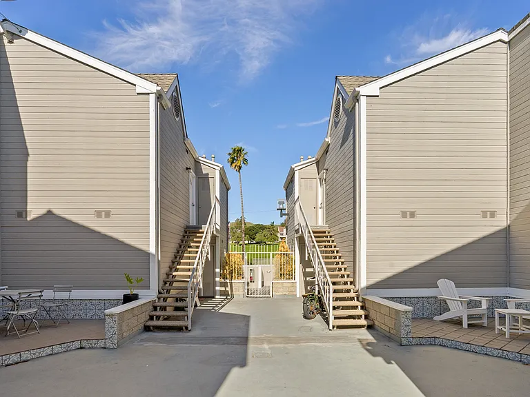 Summer House Apartments — Photo 5