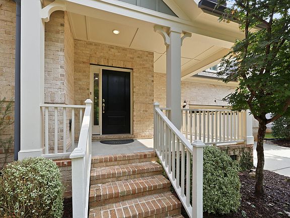 5th image of 125 Oakmere Dr
