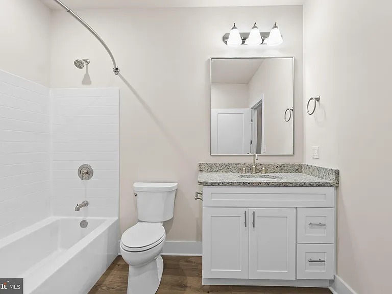 30 W Broad St #5 — Photo 16