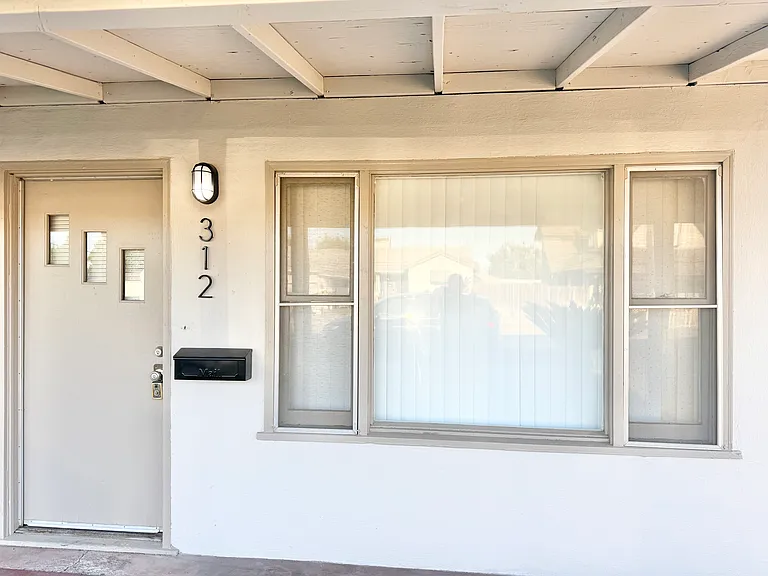 312 S Veach Ave — Photo 1