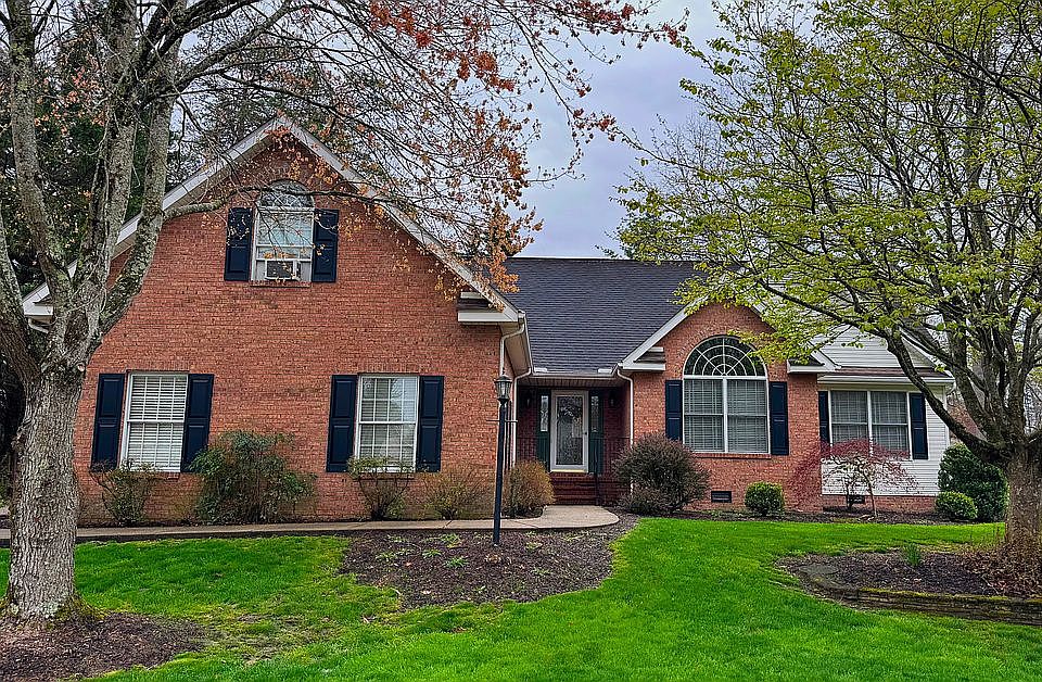 1st image of 208 Southern Pines Trl