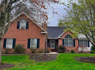208 Southern Pines Trl, South Charleston, WV 25309
