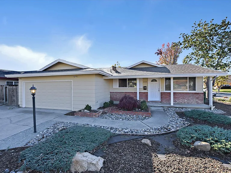2448 Whitethorne Dr — Photo 1