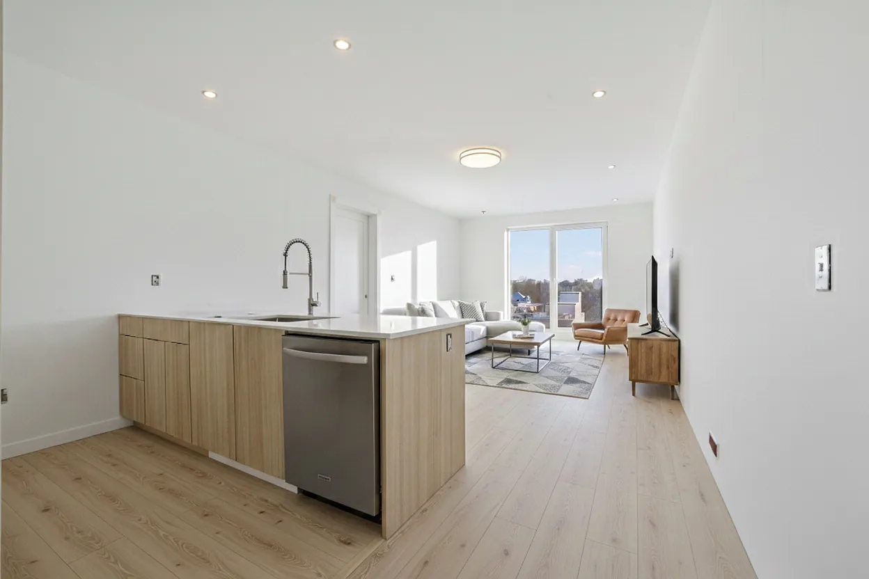 1035 Commonwealth Ave — Photo 3