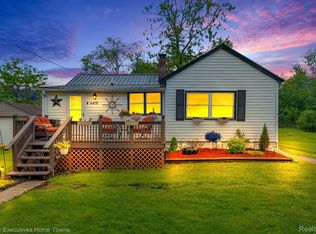 4478 Abel Dr, Fort Gratiot, MI 48059