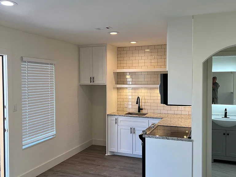 1314 Rosewood Ave #202 — Photo 17