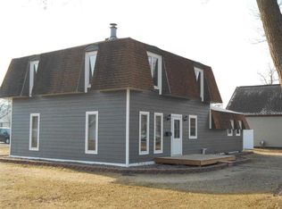 624 N Wacouta Ave, Prairie Du Chien, WI 53821