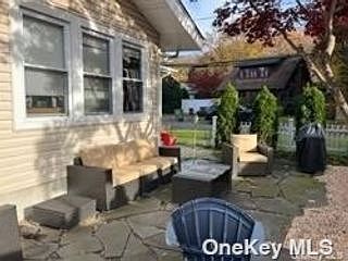 4th image of 218 1st Ave