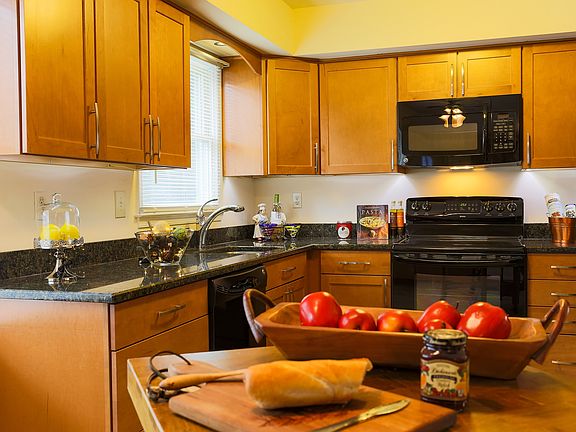 Spacious NEW Kitchen 