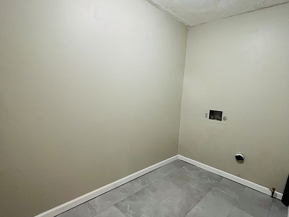 5th image of 846 N Main St APT J