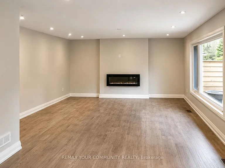 77 Beswick Dr — Photo 2