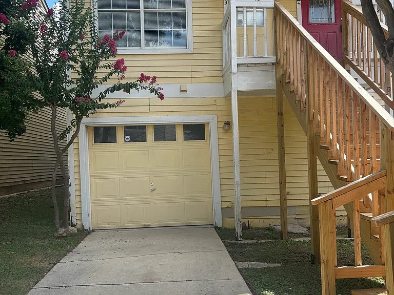1823 Garys Park — Photo 1