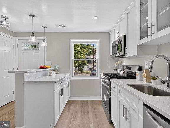 4th image of 1800 Village Green Dr Unit D-96