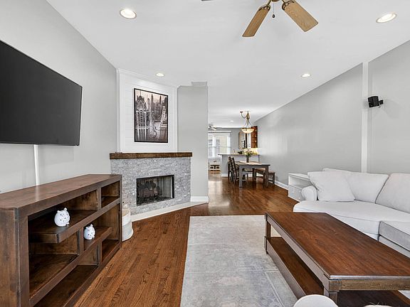 4th image of 1812 S Dearborn St #11