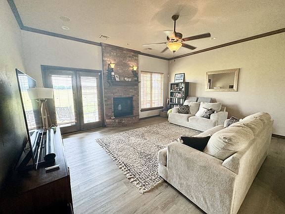 4th image of 708 Cougar Ln