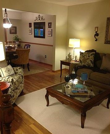 4th image of 2577 Woodmont Dr E