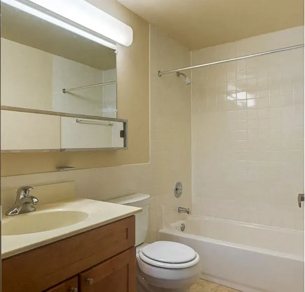 202 Chatham West Dr — Photo 12