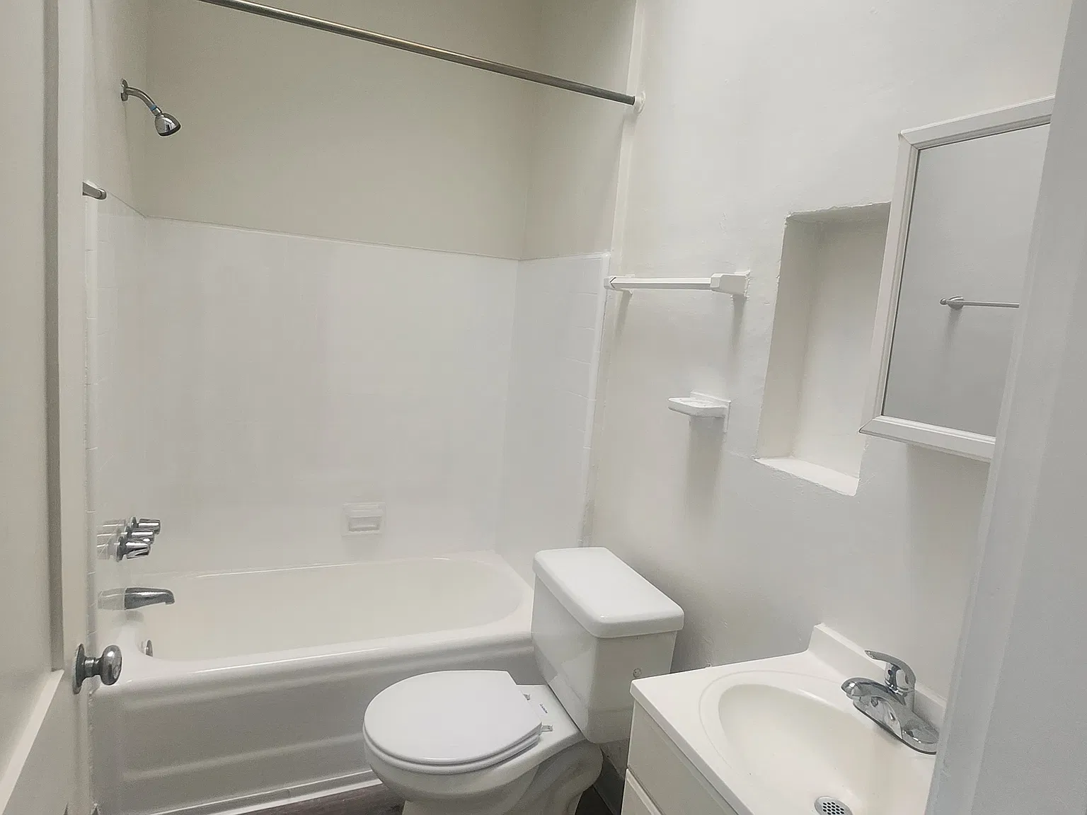 7922 W Beverly Blvd — Photo 4