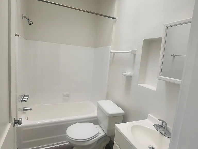 7922 W Beverly Blvd #206 — Photo 4